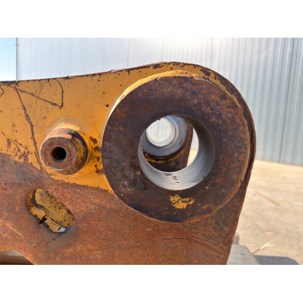 2008 فيراكتيرت CW40S-46497858