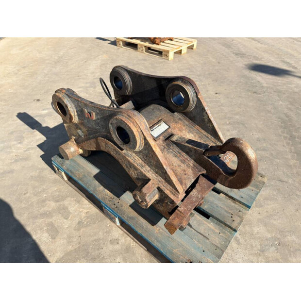 2010 فيراكتيرت CW55S-46497916