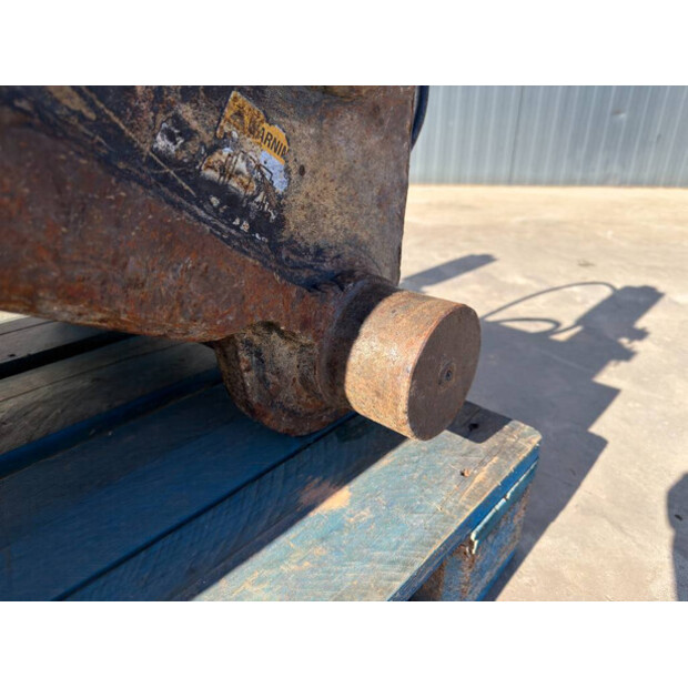 2010 فيراكتيرت CW55S-46497924