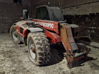 صورة ل معدات الزراعة والغابات 2004 مانيتو MLT 741