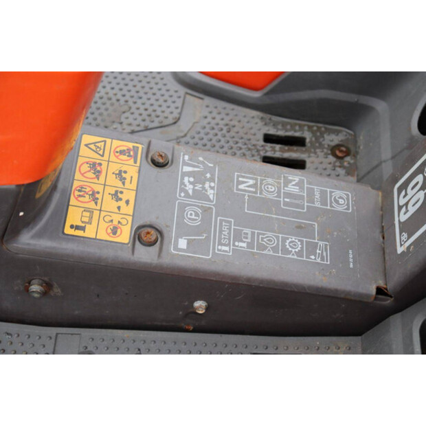 2018 Husqvarna R320 AWD-46499018