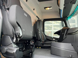 2026-mercedes-benz-arocs-4045-1441373-46499300