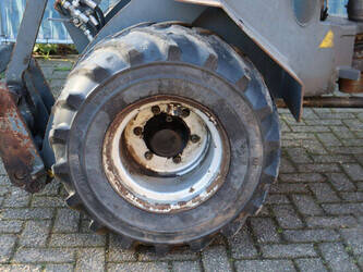 2011-giant-v452t-46501489