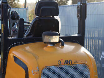 2011-giant-v452t-46501493