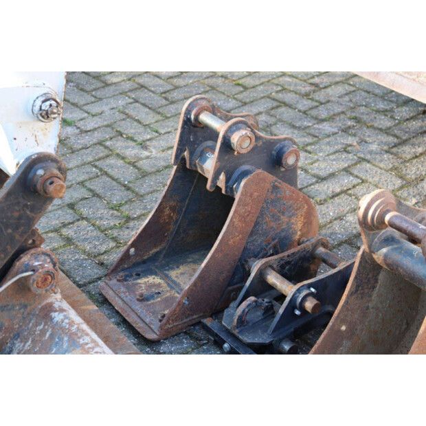 2020 TAKEUCHI TB23R-46501603