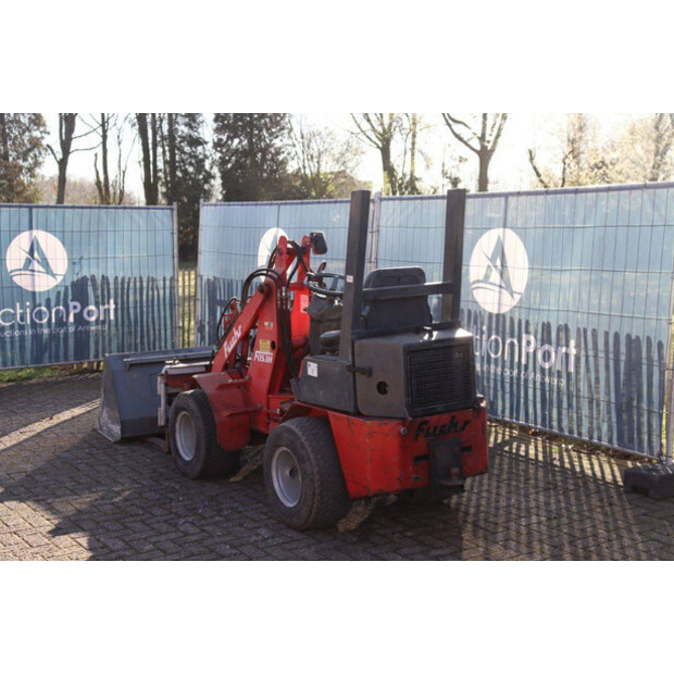 2004 FUCHS F853H-46501640