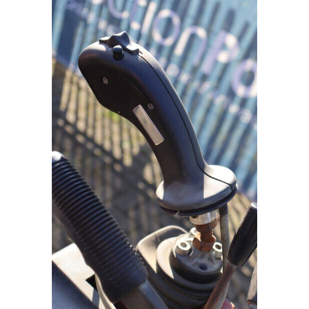 2004 FUCHS F853H-46501667