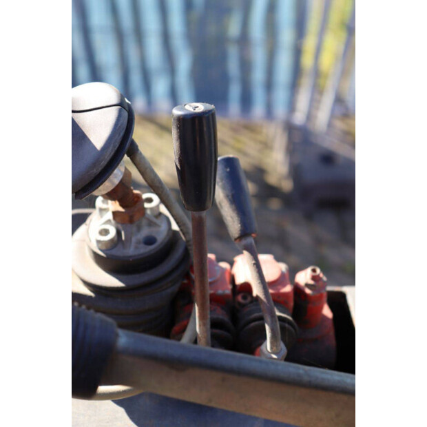 2004 FUCHS F853H-46501668