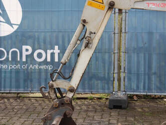 2001-takeuchi-tb016-1441453-46501707