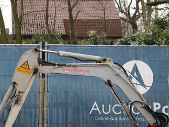 2001-takeuchi-tb016-1441453-46501708