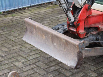 2001-takeuchi-tb016-1441453-46501714