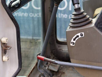 2001-takeuchi-tb016-1441453-46501726