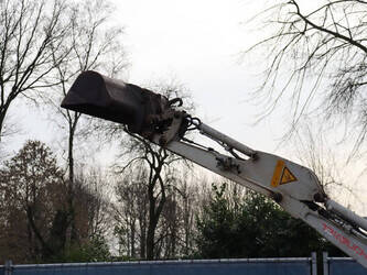 2001-takeuchi-tb016-1441453-46501738