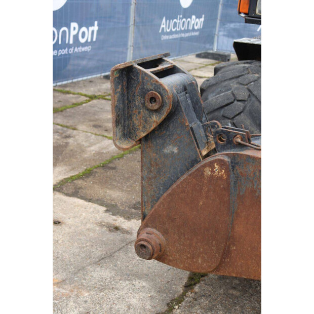 2016 Hitachi ZX140W-5B-46502738