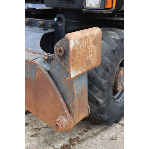 2016 Hitachi ZX140W-5B-46502739