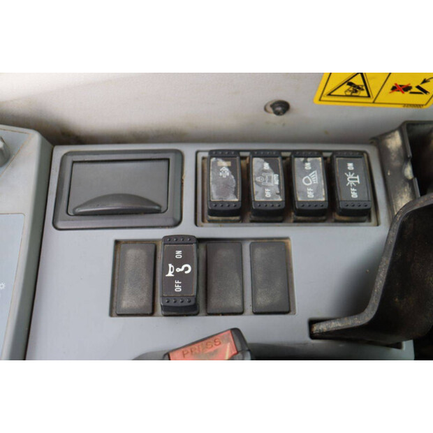 2016 Hitachi ZX140W-5B-46502765