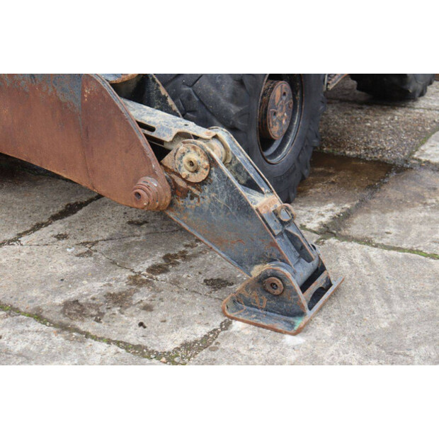 2016 Hitachi ZX140W-5B-46502779