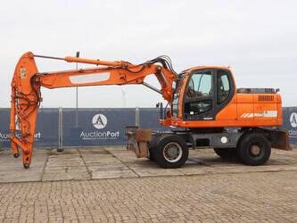 صورة ل حفارات بعجلات 2010 دووسان DX190W للبيع في بولندا