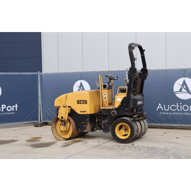 2004 كاتربيلر CB225E-46503320