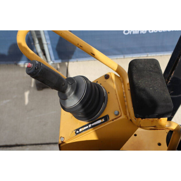 2004 كاتربيلر CB225E-46503340