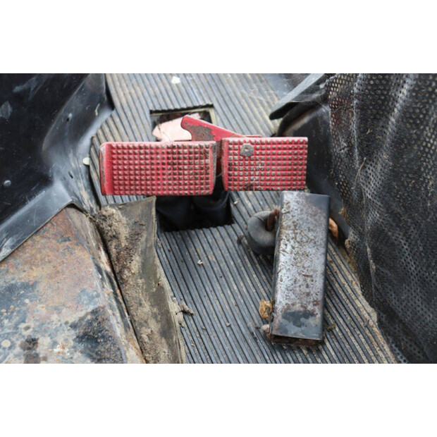 International 844-46504181