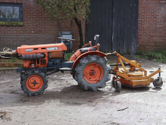 صورة ل تراكتورات زراعية كوبوتا B7001