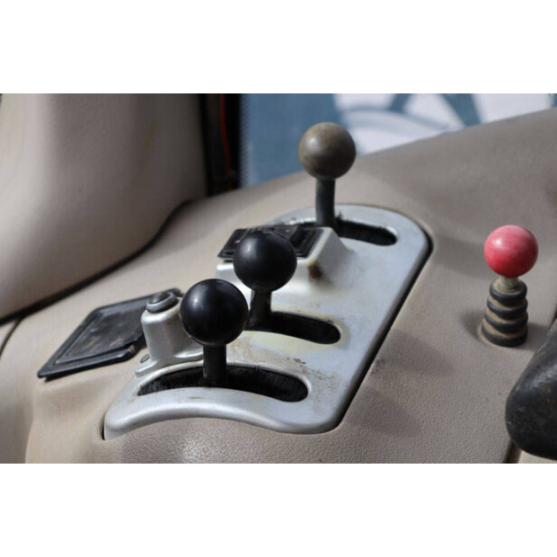 2004 Fiat Kobelco W131-46504543