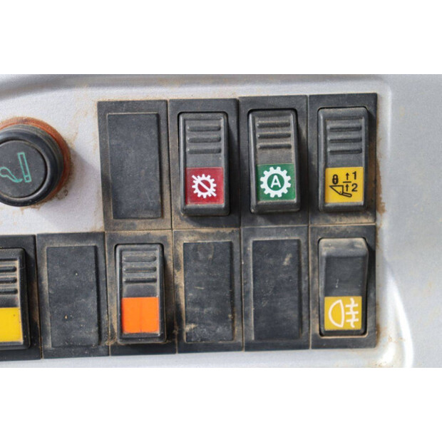 2004 Fiat Kobelco W131-46504546