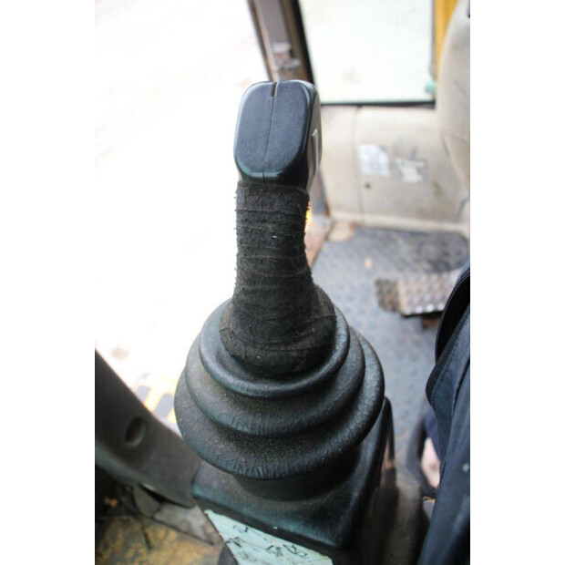 2001 احلامن AZ85-46504657