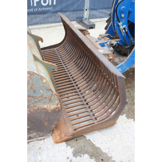 2005 ليبهير L507-46504676