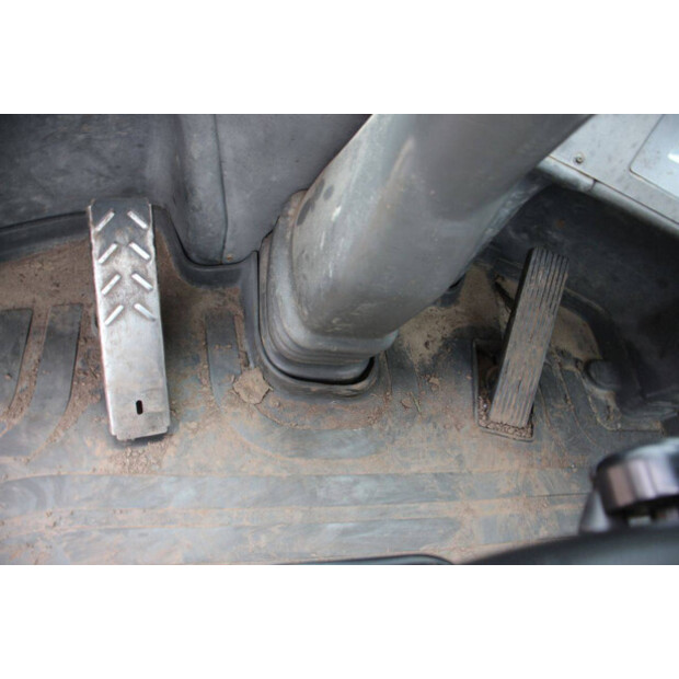 2005 ليبهير L507-46504693