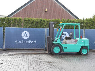 صورة ل رافعات ميتسوبيشي FD35