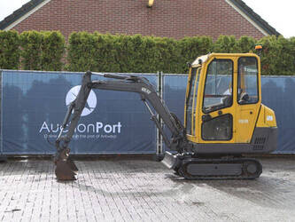 صورة ل حفارات 2000 فولفو 261