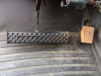 2004-john-deere-3420-46505488