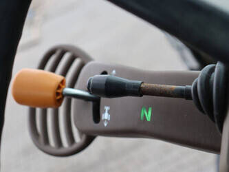 2004-john-deere-3420-46505495