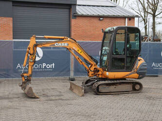 صورة ل حفارات مجنزرة 2003 كاس 28 CAB