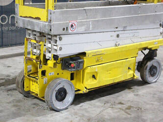 2010-jlg-2030es-1441594-46506405