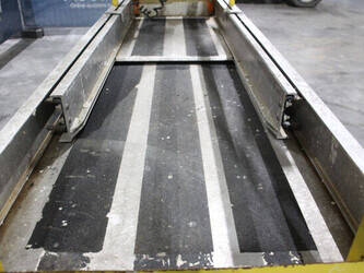 2010-jlg-2030es-1441594-46506407