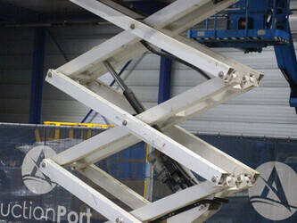 2010-jlg-2030es-1441594-46506419