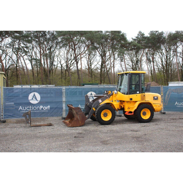 2017 فولفو L30G-46506624