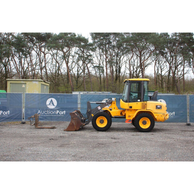 2017 فولفو L30G-46506625