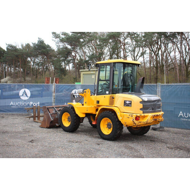 2017 فولفو L30G-46506626