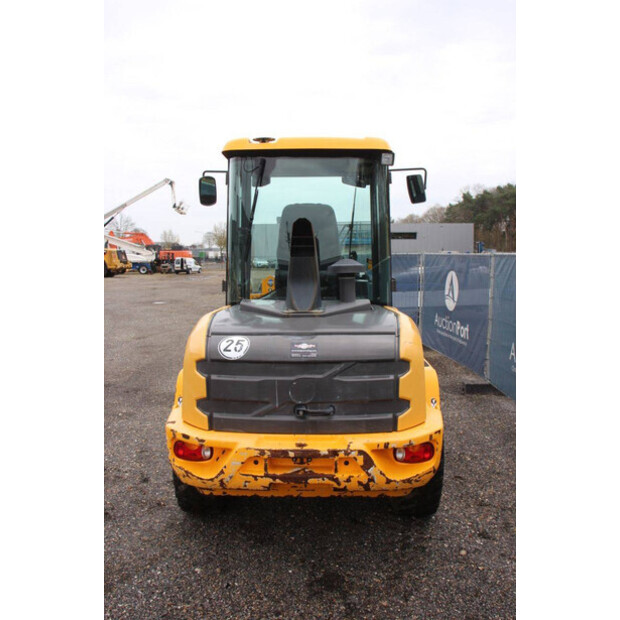 2017 فولفو L30G-46506627