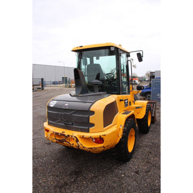 2017 فولفو L30G-46506628