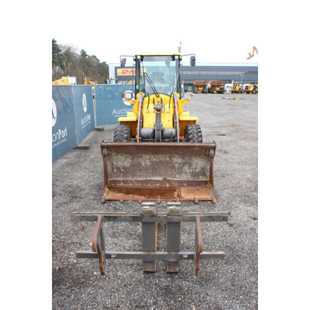 2017 فولفو L30G-46506630