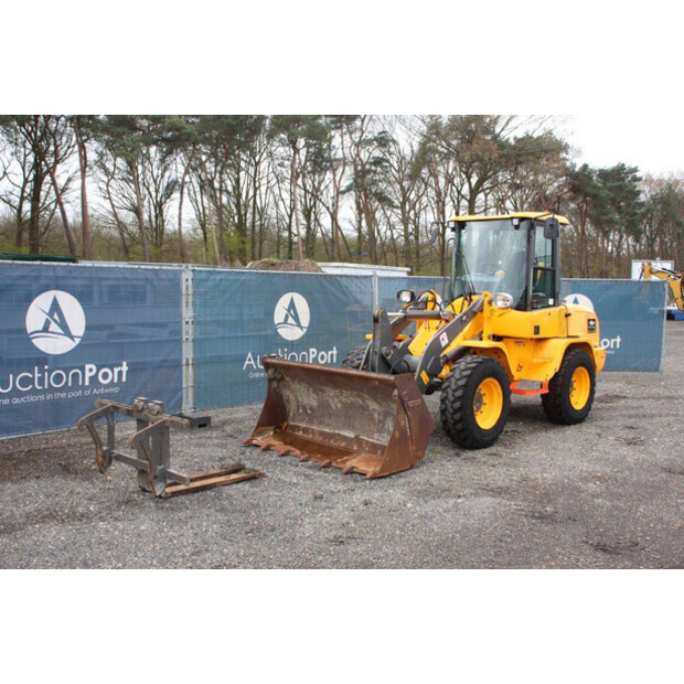 2017 فولفو L30G-46506631