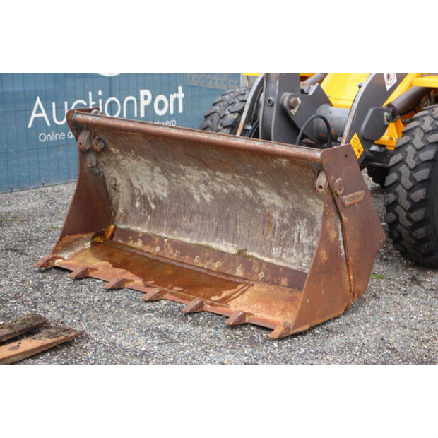 2017 فولفو L30G-46506632