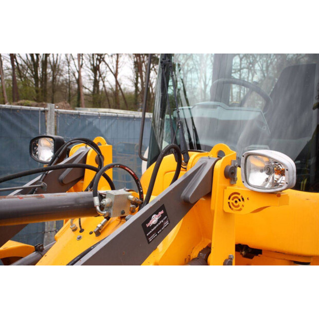 2017 فولفو L30G-46506634