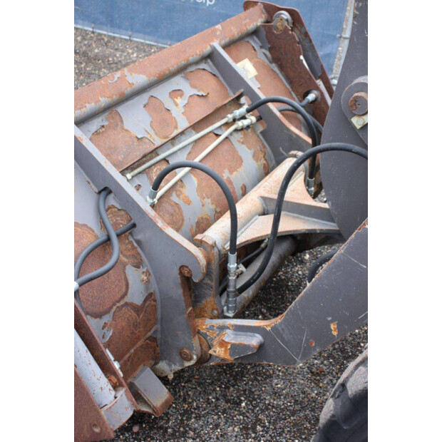 2017 فولفو L30G-46506636