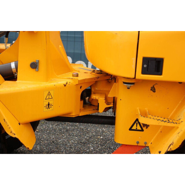 2017 فولفو L30G-46506639